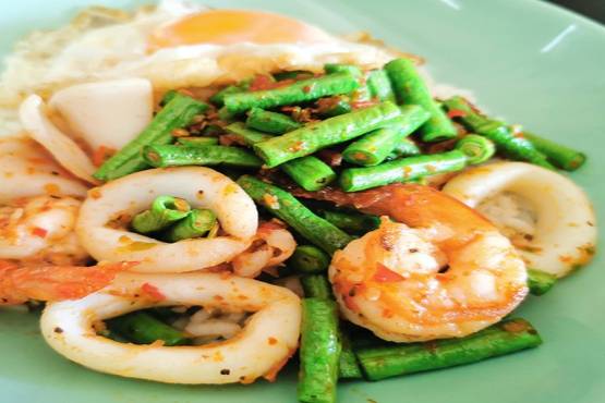 ผัดพริกแกงทะเลรวม